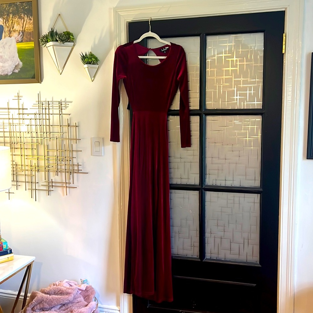 Lulus Burgundy velvet long sleeve backless maxi dress